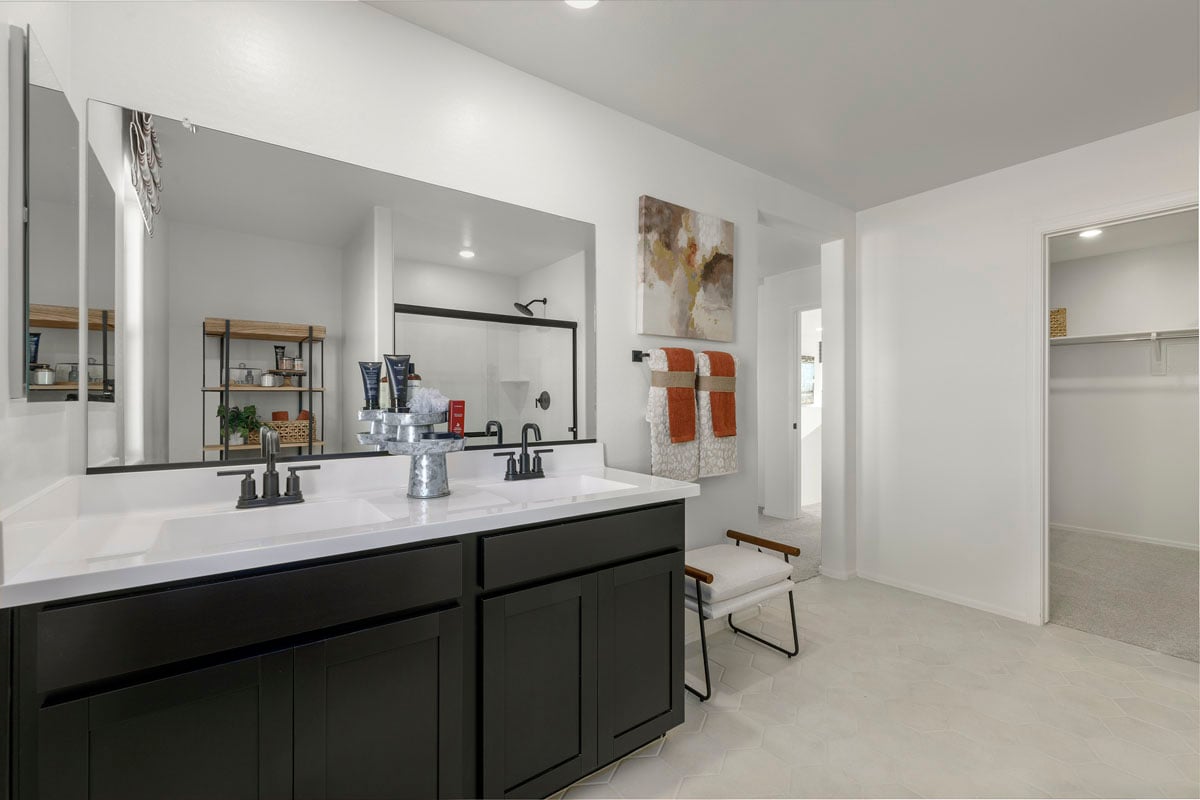 Dual-sink vanity at primary bath