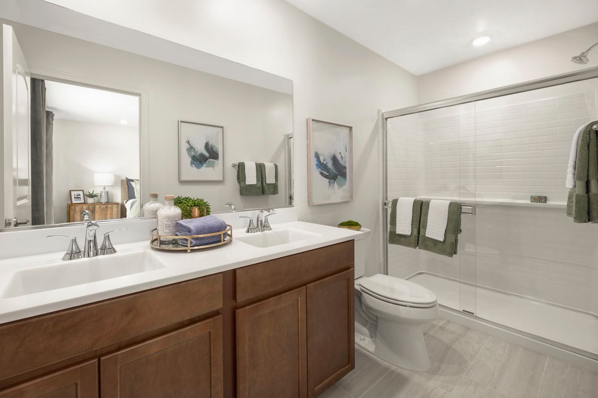 Dual-sink vanity at primary bath