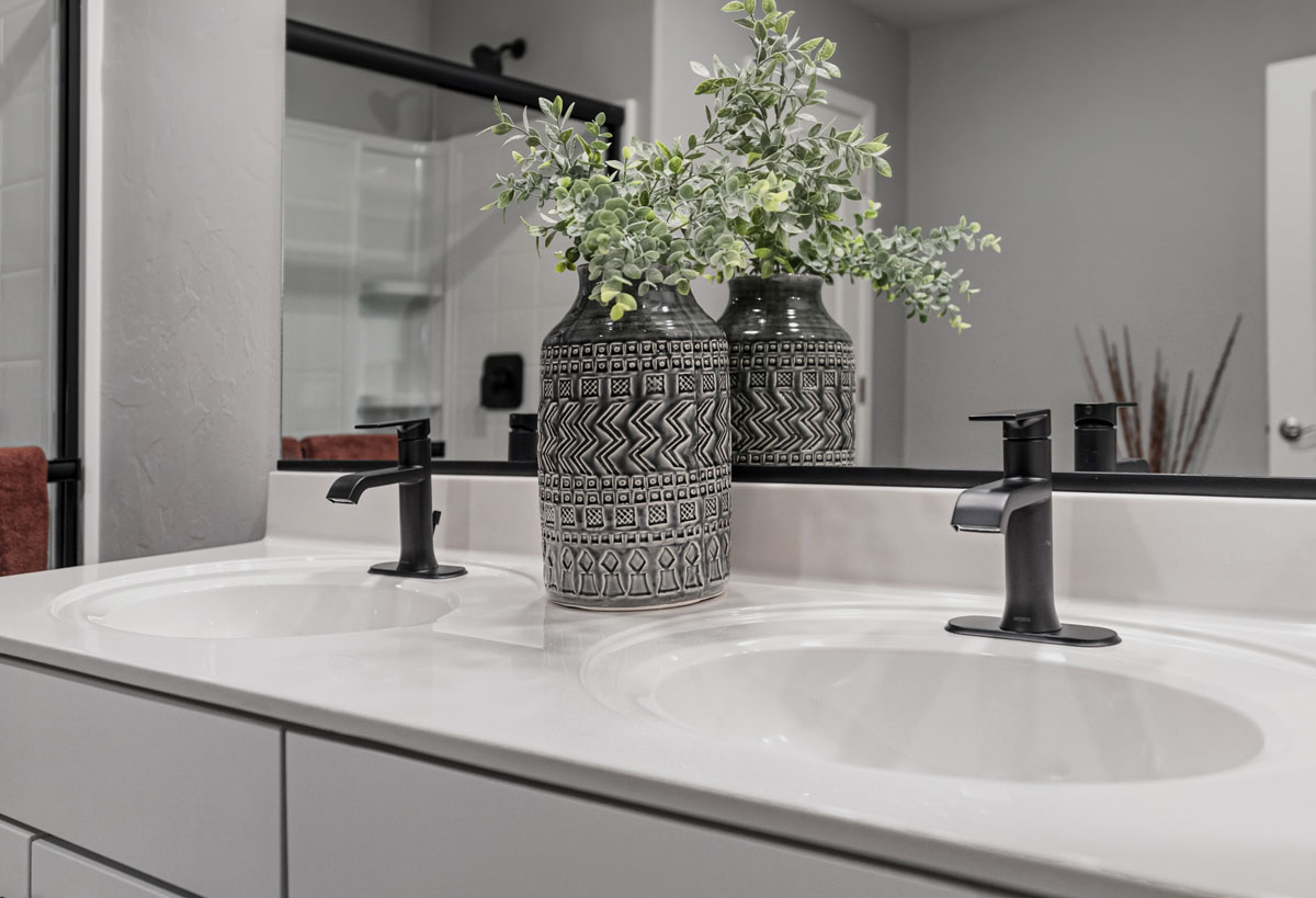 Dual-sink vanity at primary bath