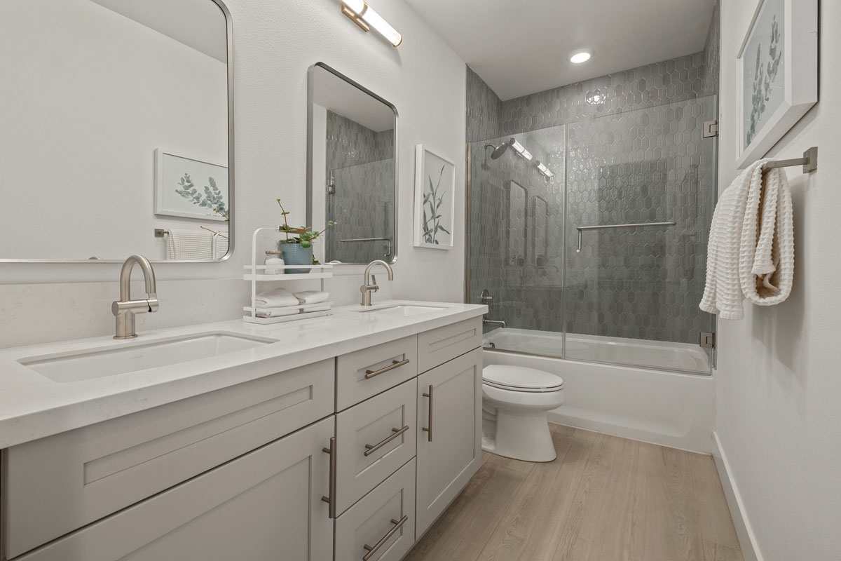 Tub with tile surround at secondary bath