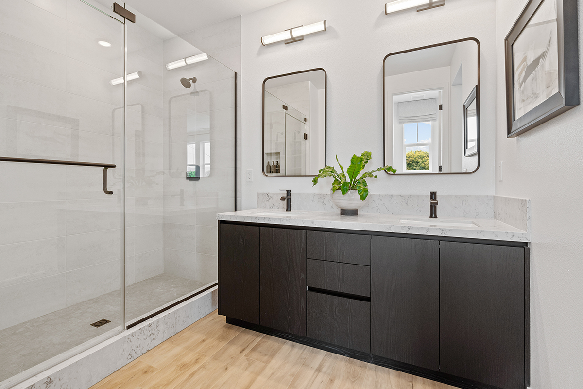 Dual-sink vanity at primary bath