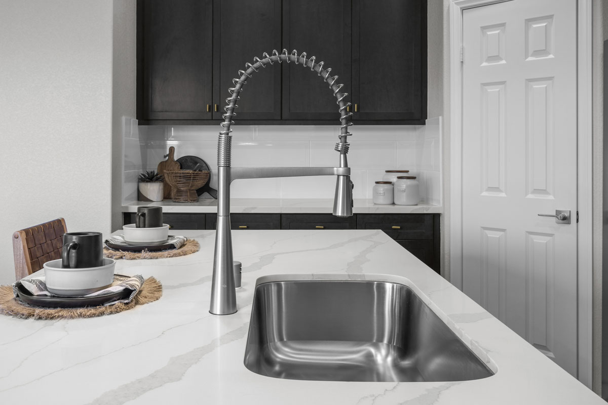 Optional single basin kitchen sink