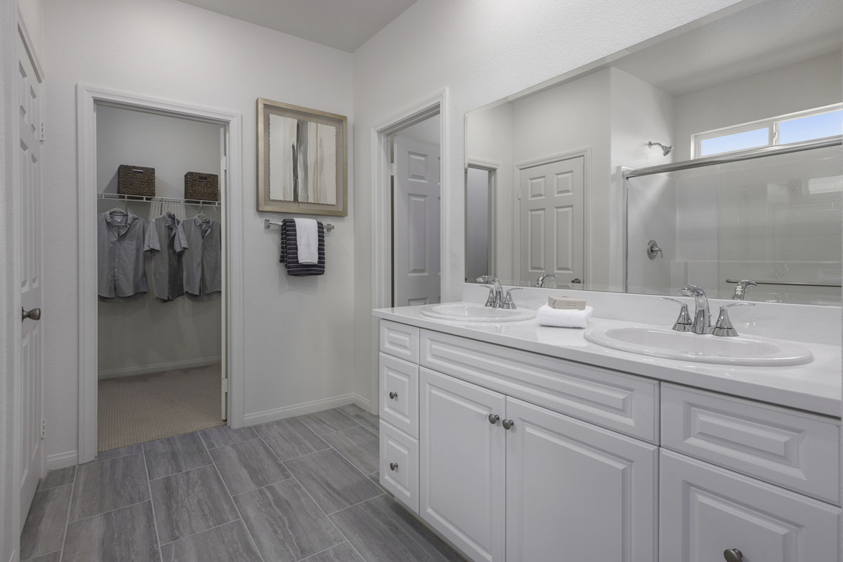 Dual-sink vanity at primary bath