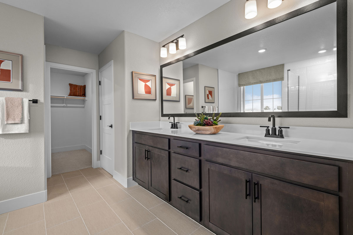 Dual-sink vanity at primary bath