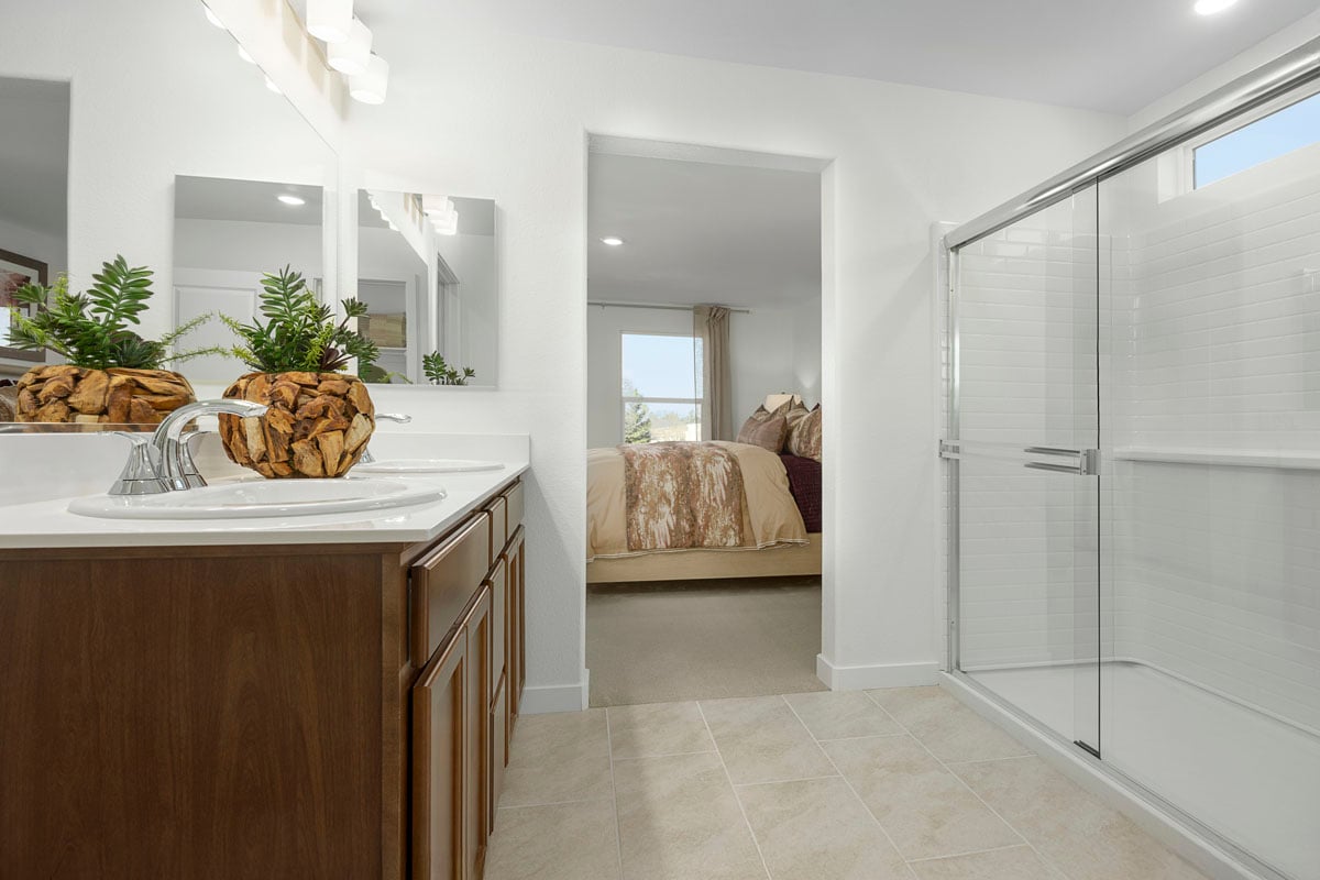 Dual-sink vanity at primary bath