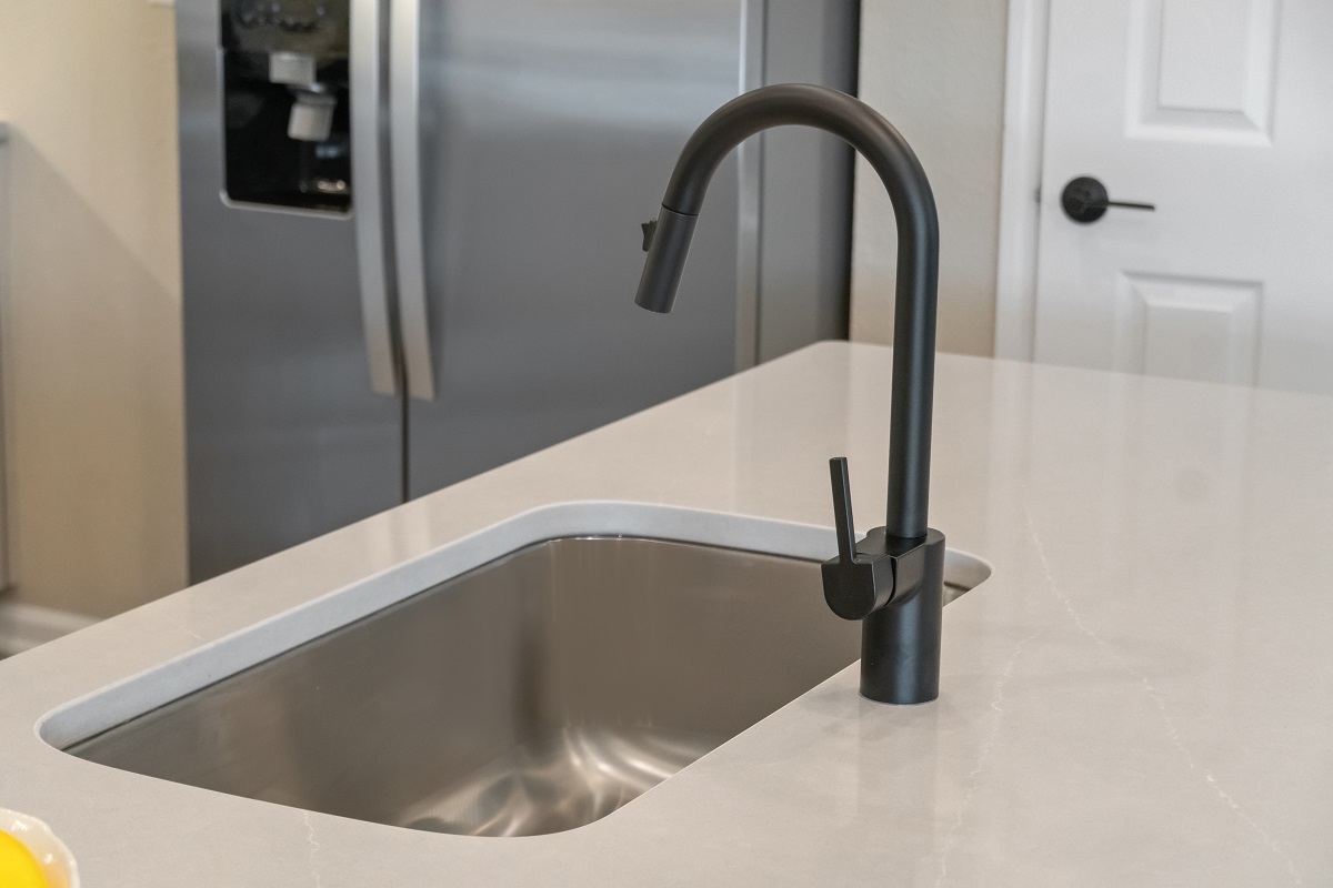 Pulldown kitchen faucet