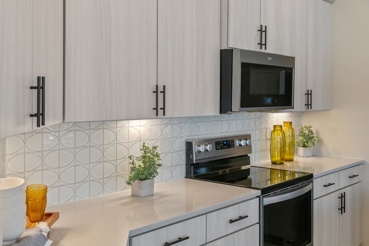 Kitchen tile backsplash