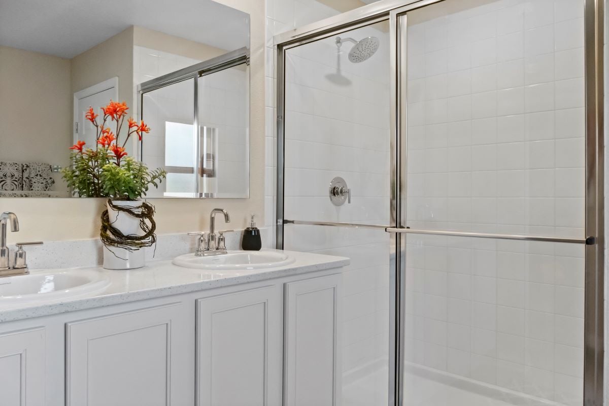 Dual-sink vanity at primary bath