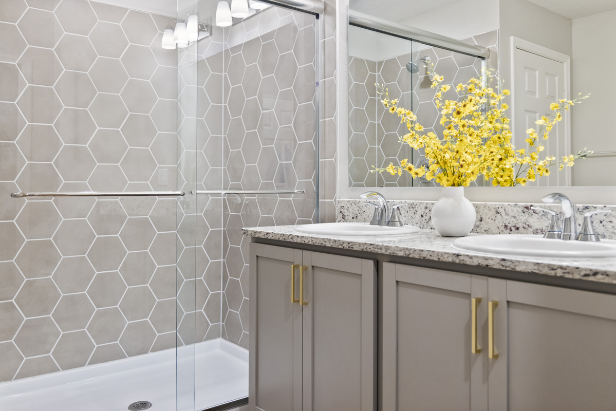 Dual-sink vanity at primary bath