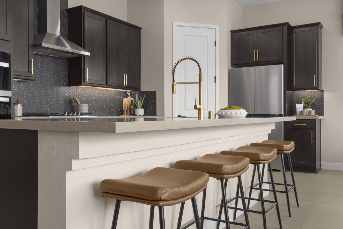 Kitchen breakfast bar