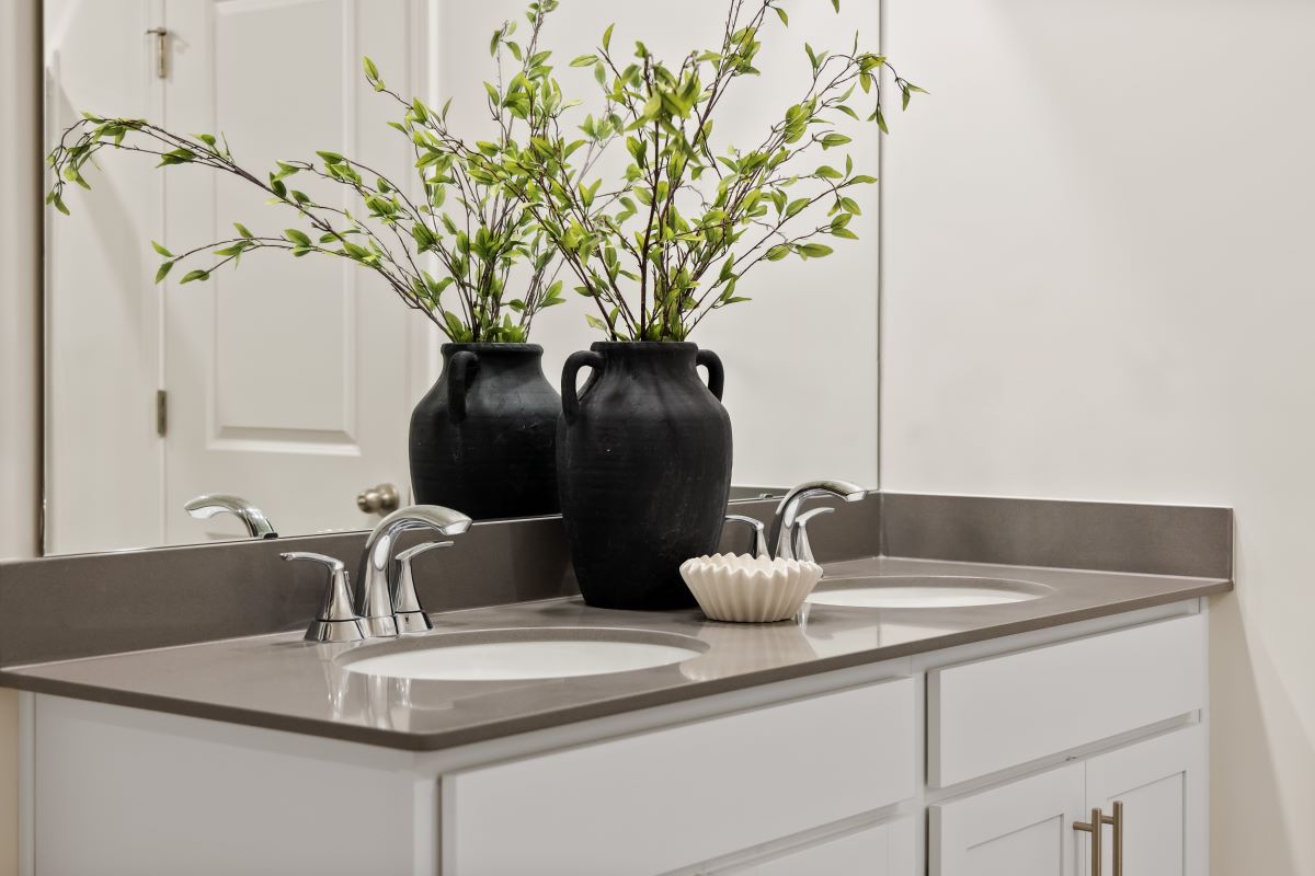 Dual-sink vanity at primary bath