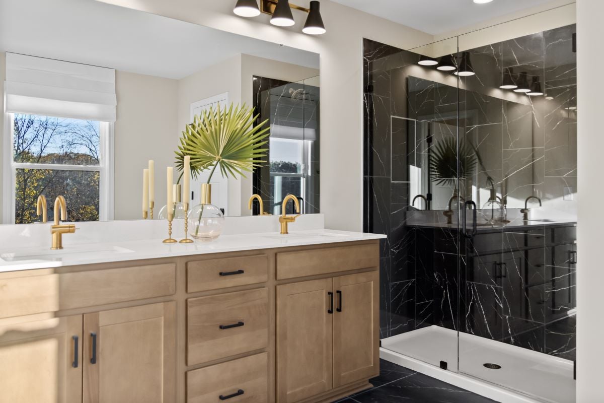 Dual-sink vanity at primary bath