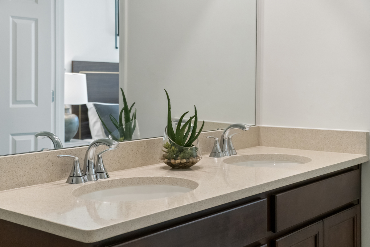 Dual-sink vanity at primary bath