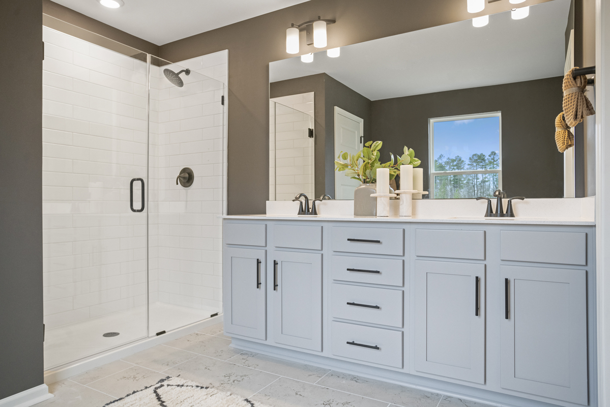 Dual-sink vanity at primary bath