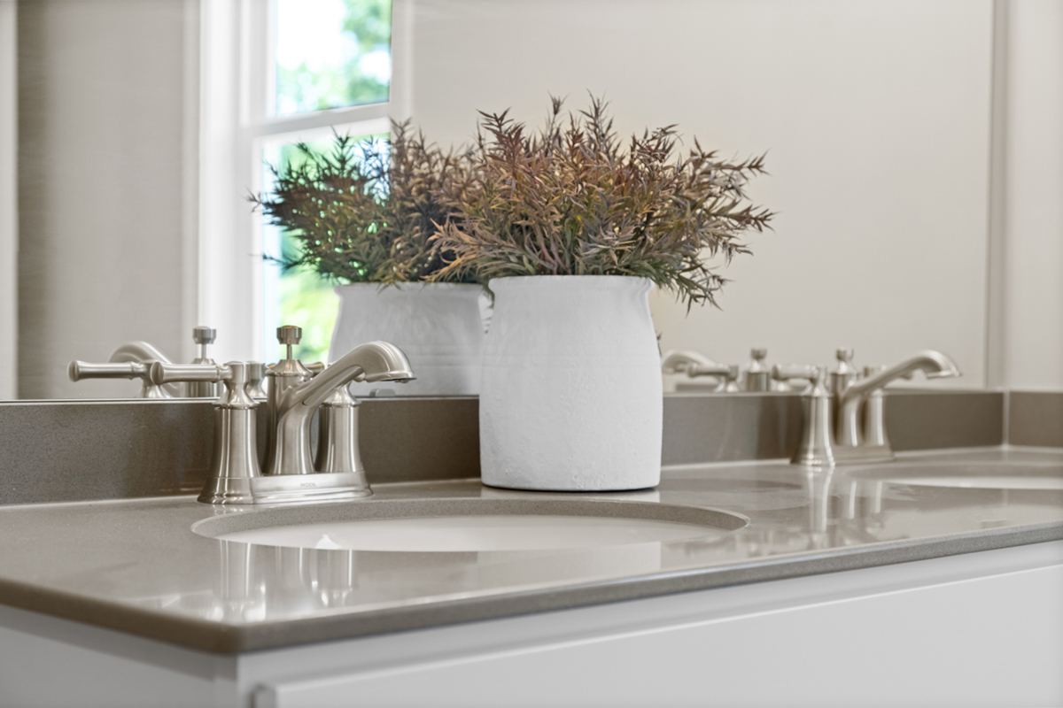 Dual-sink vanity at primary bath