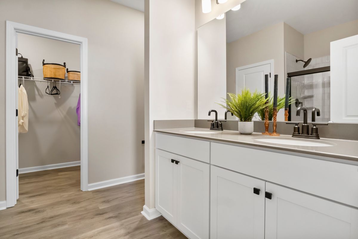 Dual-sink vanity at primary bath