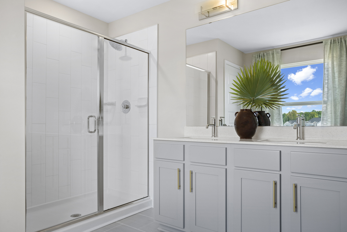 Dual-sink vanity at primary bath