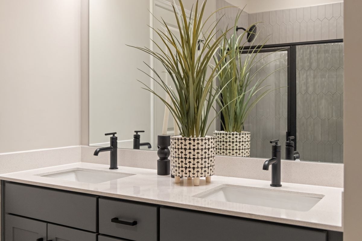 Dual-sink vanity at primary bath