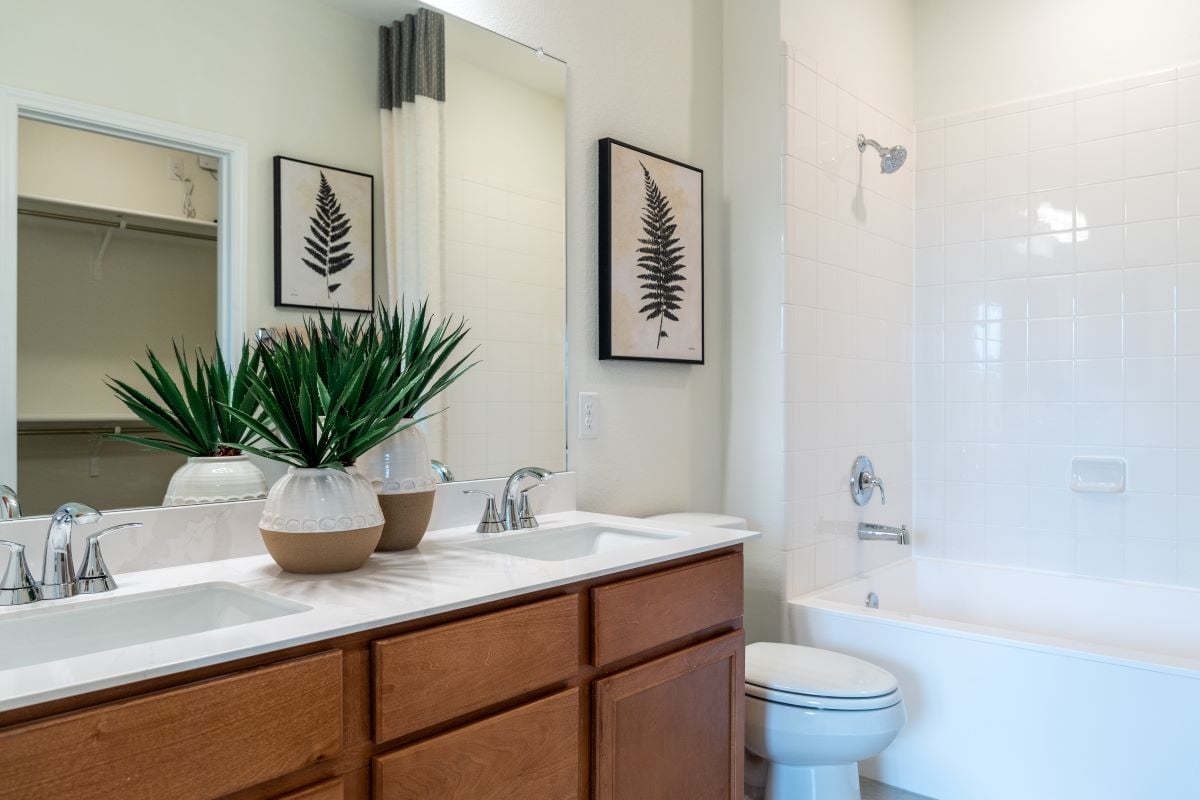 Dual-sink vanity at primary bath