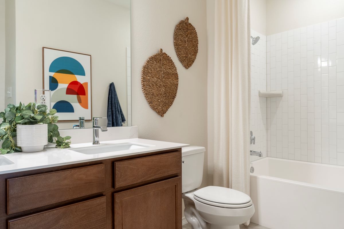 Tub/shower combination at primary bath