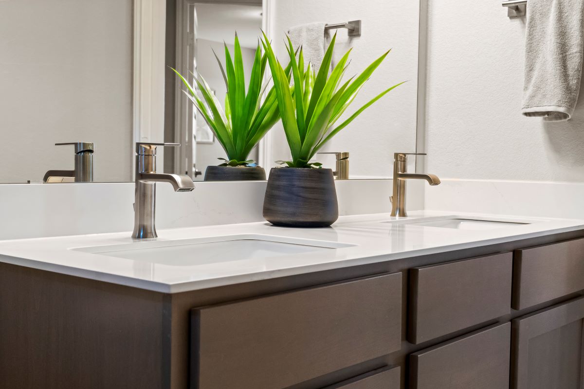 Dual-sink vanity