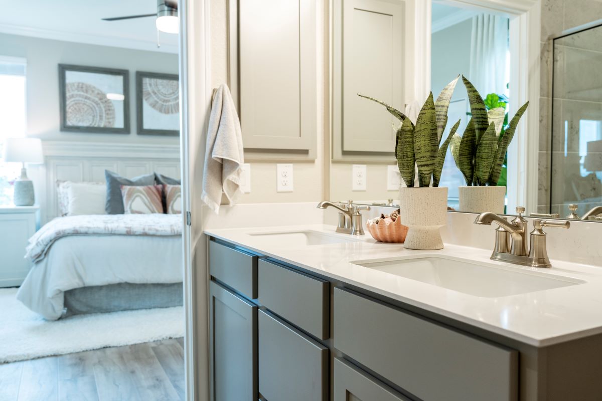 Dual-sink vanity at primary bath