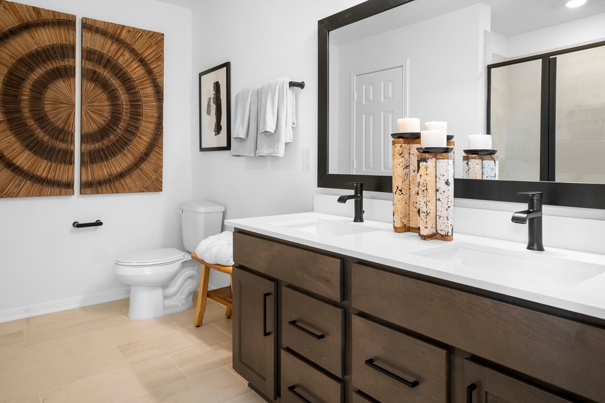 Dual-sink vanity at primary bath