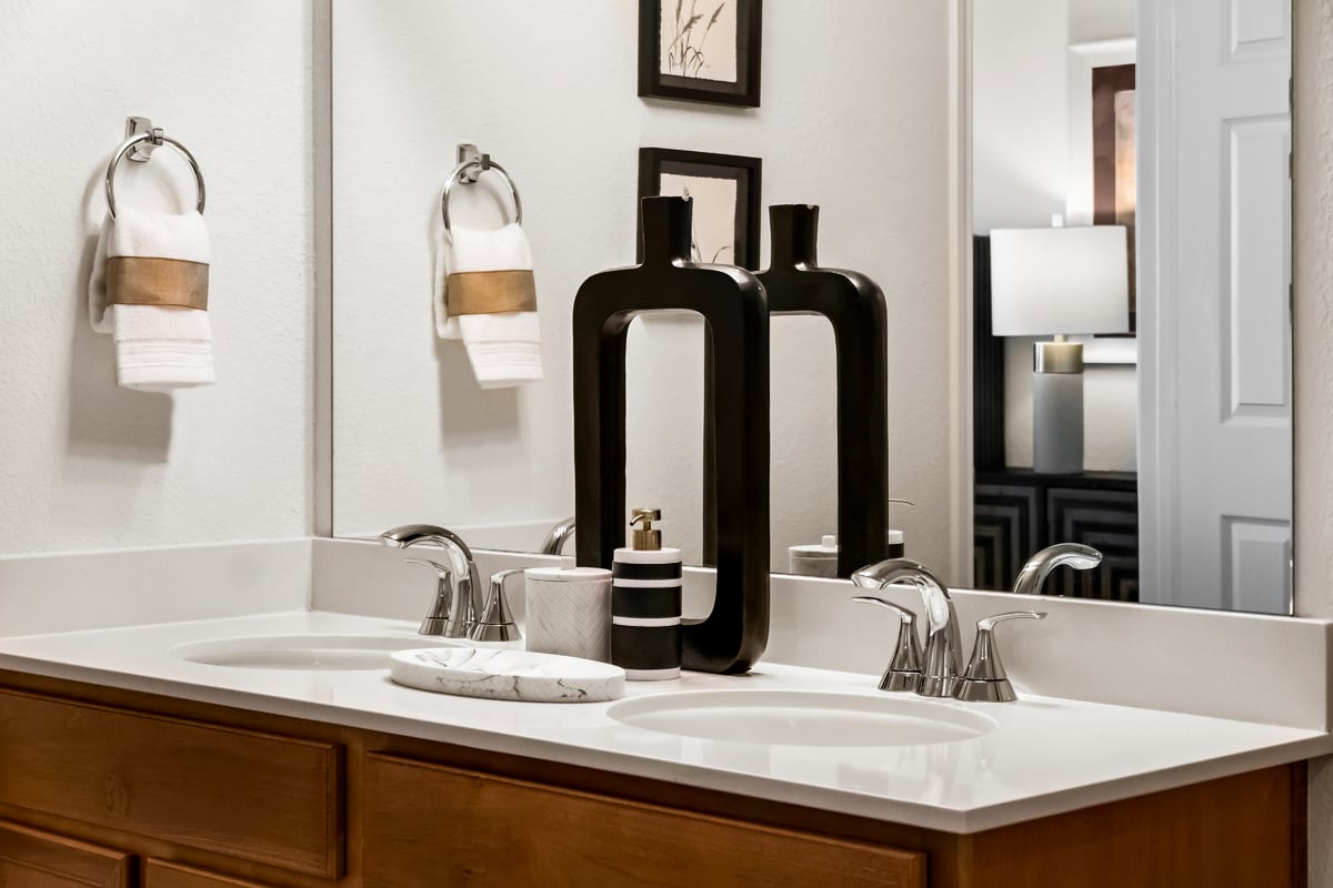 Dual-sink vanity at primary bath