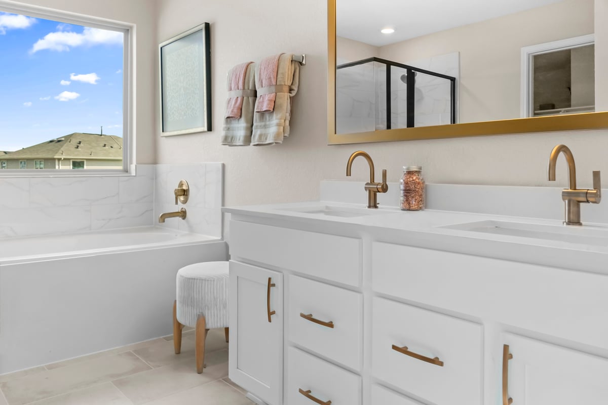 Dual-sink vanity at primary bath