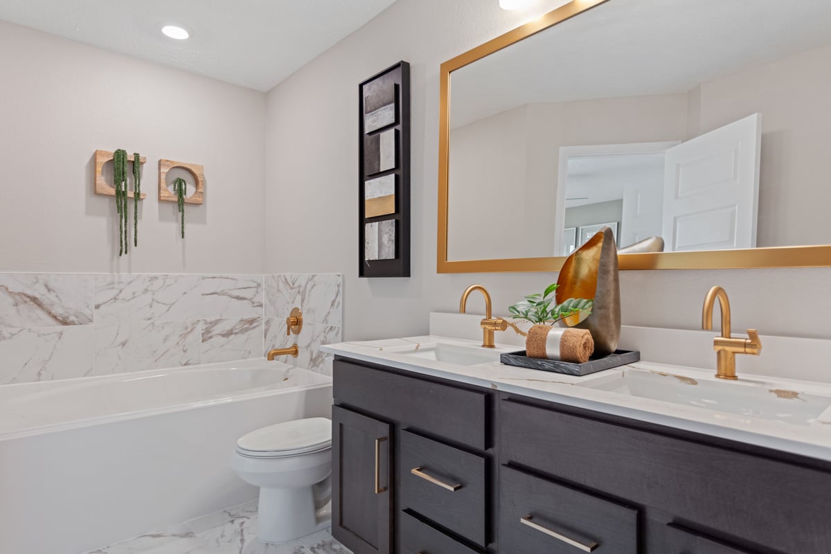 Dual-sink vanity at primary bath