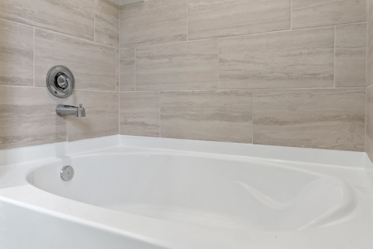 Bathtub with tile surround 