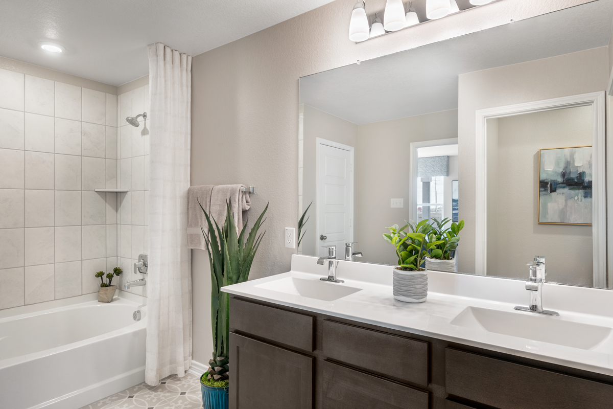 Dual-sink vanity at primary bath