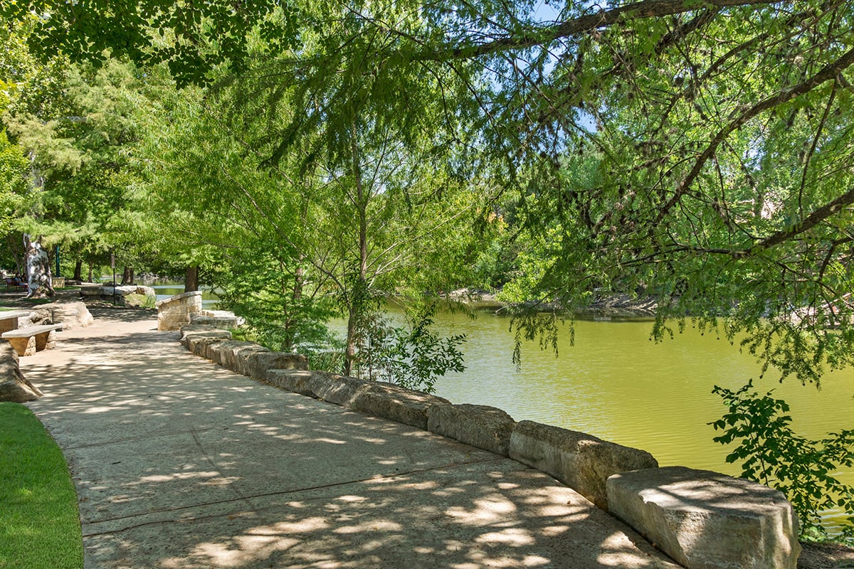 Only 15 minutes to Cibolo Center for Conservation