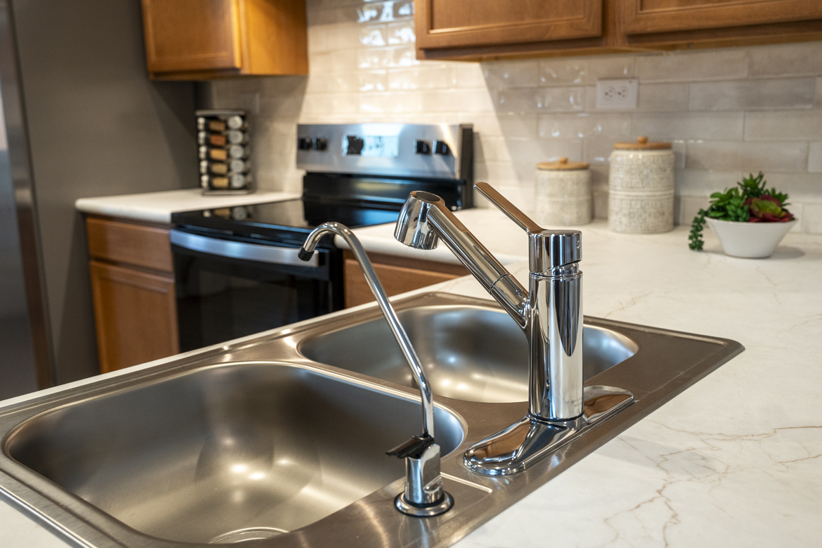 Dual-compartment stainless steel sink