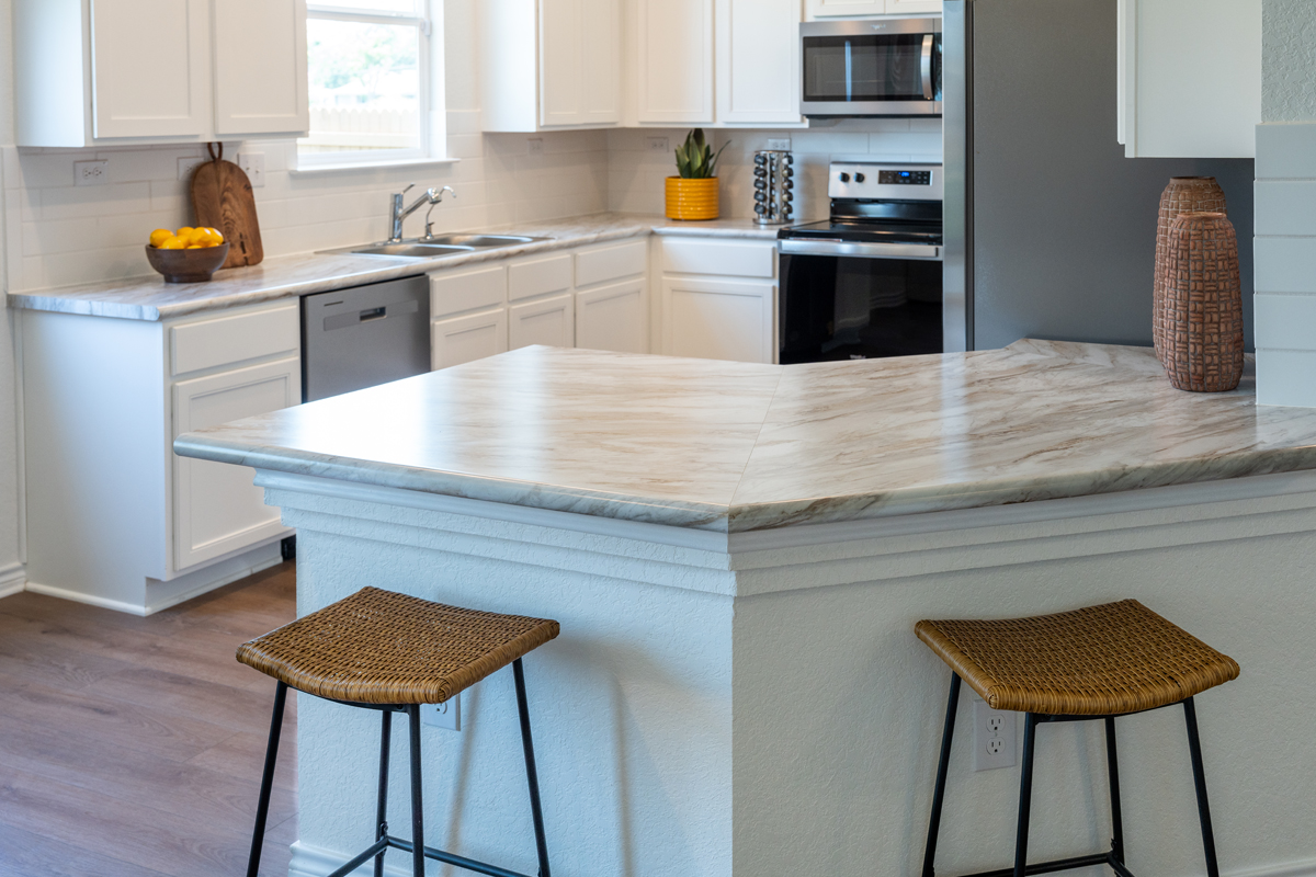 Extended breakfast bar countertop