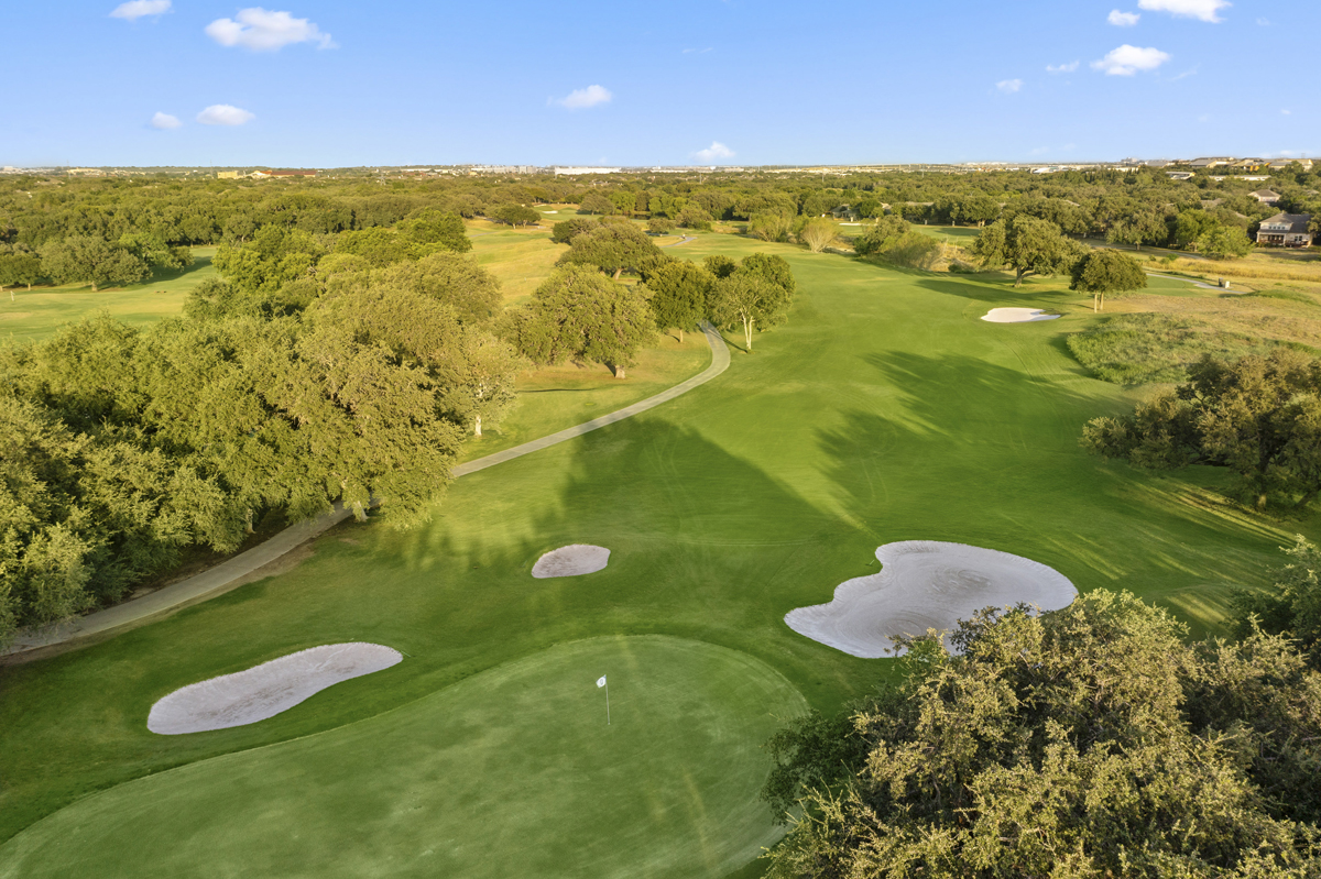 An easy drive to Hill Country Golf Club