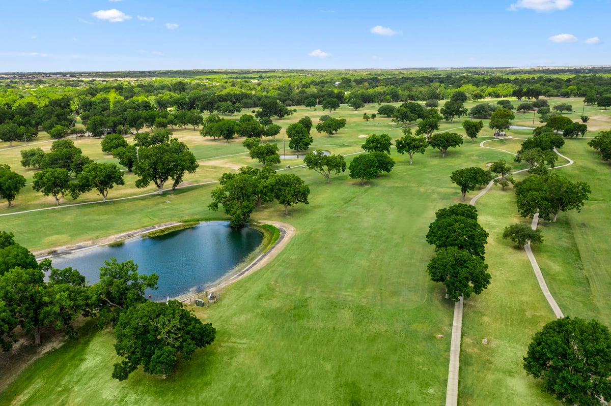 A 12-minute drive to Max Starcke Park