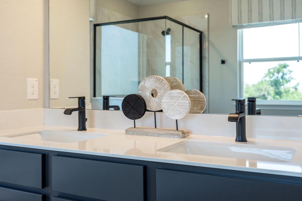 Dual-sink vanity at primary bath