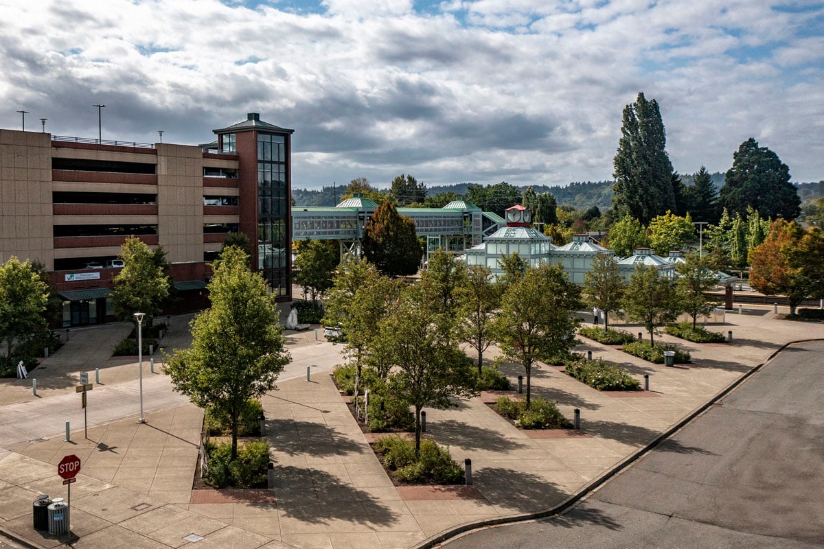 Ten minutes to the Sounder commuter train station