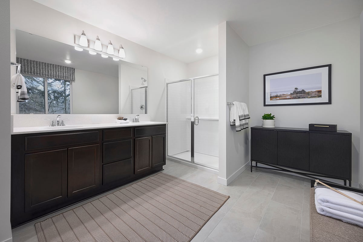 Dual-sink vanity at primary bath